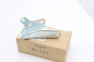 Zawias klapy prawy VW Polo  6Q0823302C