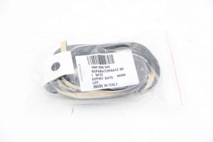 Zestaw taśm uszczelniających z pianki  Audi Q8  4M8898940