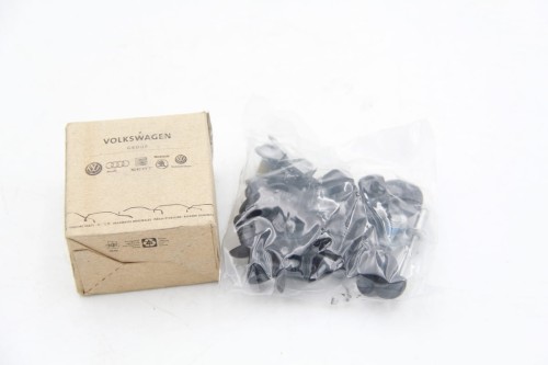 Zestaw części mocujących do błotnika VW Crafter 2E0898625