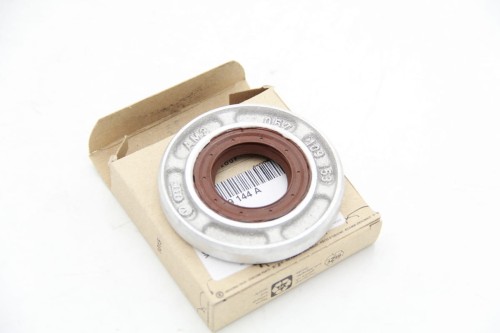 Zaślepka osłona kołnierz Audi A8 Q7 057109144A