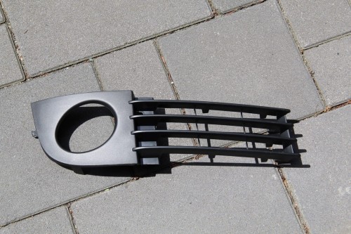 Kratka wlotu powietrza str prawa Audi A6 4B0807682T