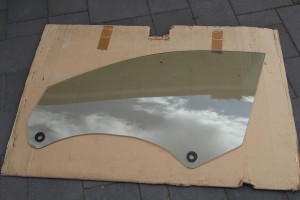 Szyba drzwi lewy przód Audi A6  4B0845201B