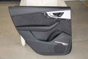 Boczek tapicerka tylnych lewych drzwi  skóra alcantara Audi Q7 4M  (1)