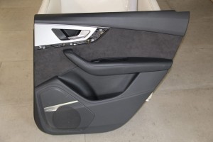 Boczek tapicerka tylnych prawych drzwi  skóra alcantara Audi Q7 4M