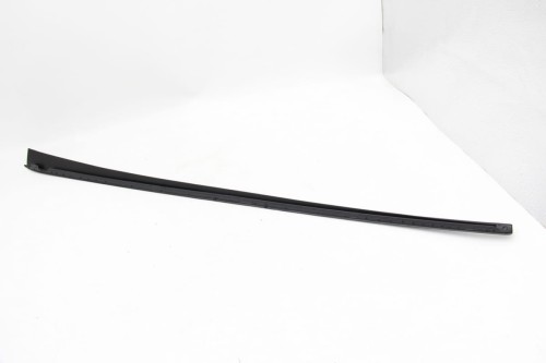 Listwa zgarniająca zbierania wody prawa Golf VII 5G0854328B