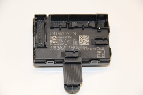 Moduł sterownika drzwi prawych przód Audi 4M0959792M