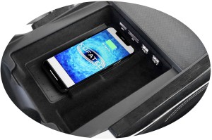 Doposażenie o ładowarkę indukcyjną PhoneBox Audi Q8 4M