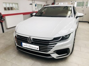 Doposażenie o ładowarkę indukcyjną PhoneBox VW Arteon 3H
