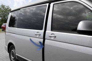 Kompletny zestaw  systemu komfortowego zamykania bocznych przesuwnych drzwi z prawej strony Soft Close VW T5 7E