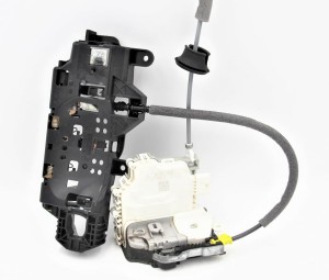Zamek drzwi prawy przód Audi 8X1837016C