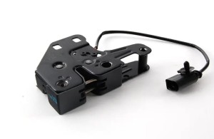 Zamek maski przód mikrostyk Audi Seat 8E0823509D