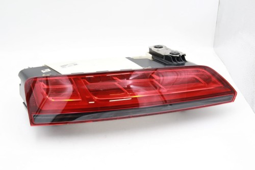 Tylna lewa lampa Audi R8 4S0945095B (1)