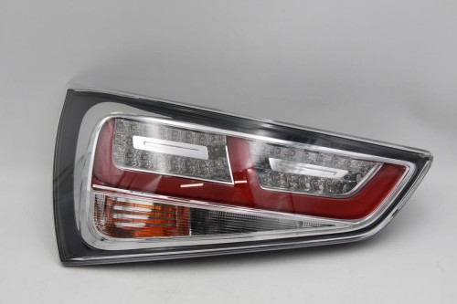 Tylna lewa lampa Audi A1 8X0052101 (1)