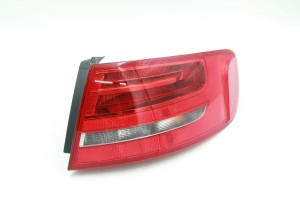 Tylna prawa lampa Audi A4 B8  8K9945096 (1)