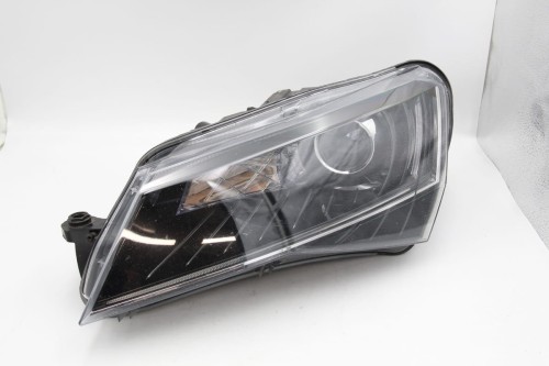 3V1941015B Przedni reflektor lewy BI-XENON Skoda Supeb III (1)