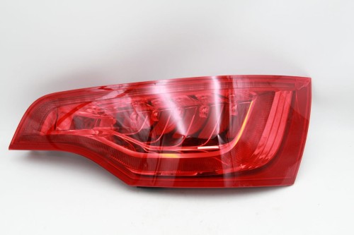 Tylna prawa lampa Audi Q7 4L0945094F (1)