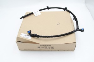 Nowy przewód spryskiwacza reflektorów Audi Q8  4M8955663