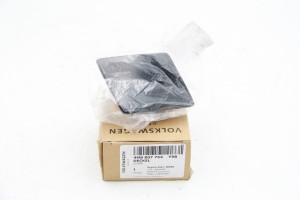 Nowa zaślepka prawa spryskiwacza reflektora  Audi Q8  4M8807754