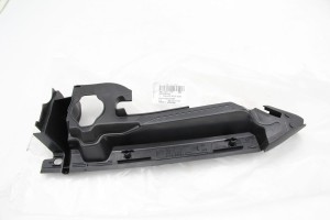 Nowa prawa osłona listwa błotnika Audi A6 C8   4K0821170