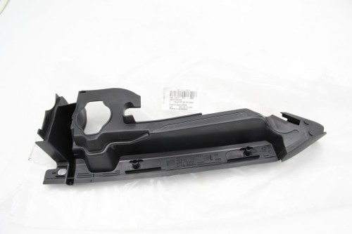 Nowa prawa osłona listwa błotnika Audi A6 C8 4K0821170