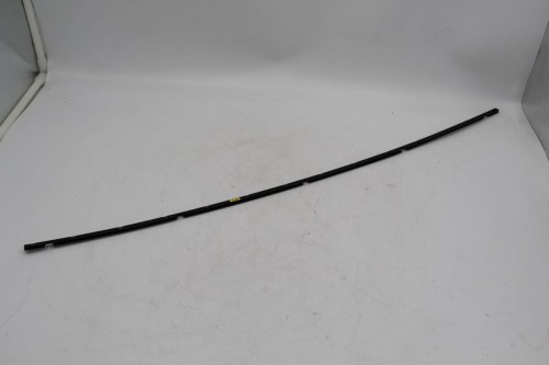 Listwa mocująca uszczelkę szyby przedniej str lewa Audi A8 4N0845453