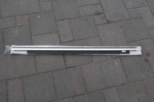 Uszczelka zgarniająca z listwą ozdobną Audi A7  4G8853763H