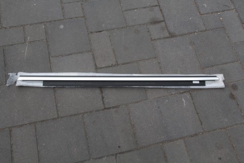 Uszczelka zgarniająca z listwą ozdobną Audi A7 4G8853763H