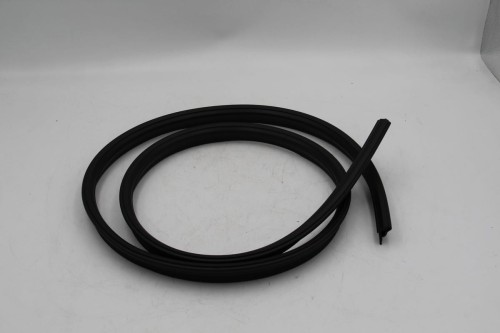 Uszczelka ramy dachu panoramy lewa Audi Q8 4M8854543B