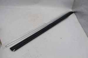 Listwa ochronna drzwi + listwa ozdobna prawy tył VW Passat  3B0898574