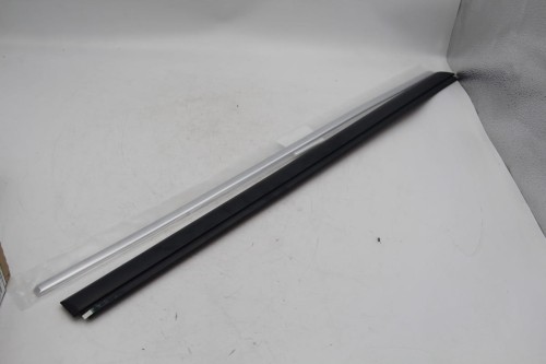 Listwa ochronna drzwi + listwa ozdobna prawy tył VW Passat 3B0898574